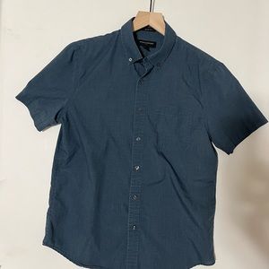 Men’s Slim Fit S/S Button Down Shirt -M 💰2+ Bundle Discount